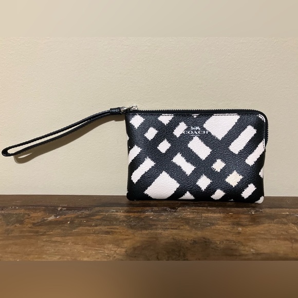 Coach Monochrome Patterned Wristlet - Picture 5 of 10